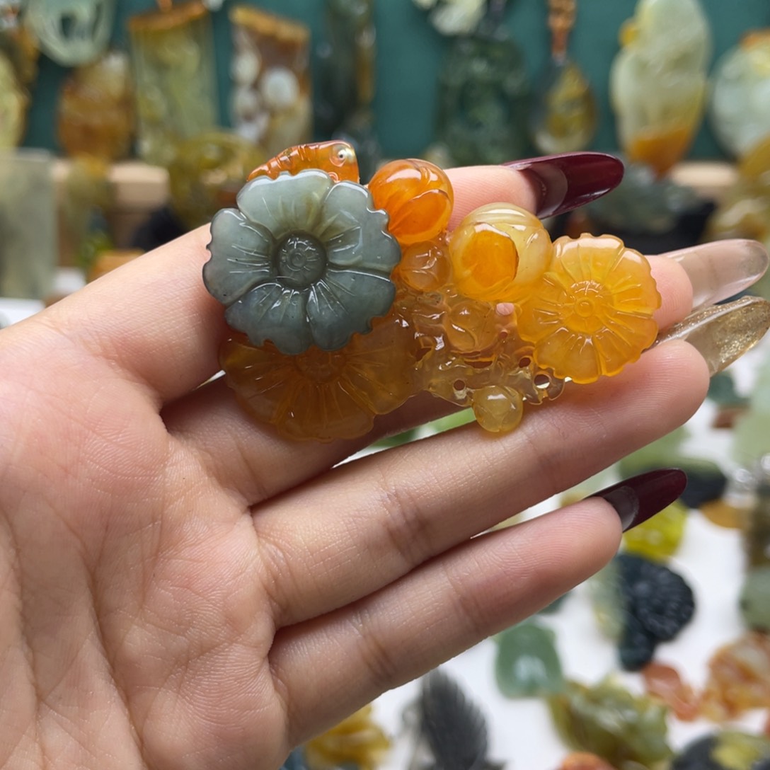 蛇纹石玉颈饰未镶嵌