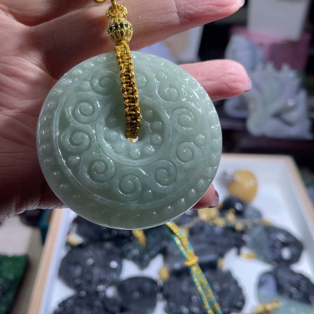 翡翠颈饰未镶嵌翡翠双面大平安扣