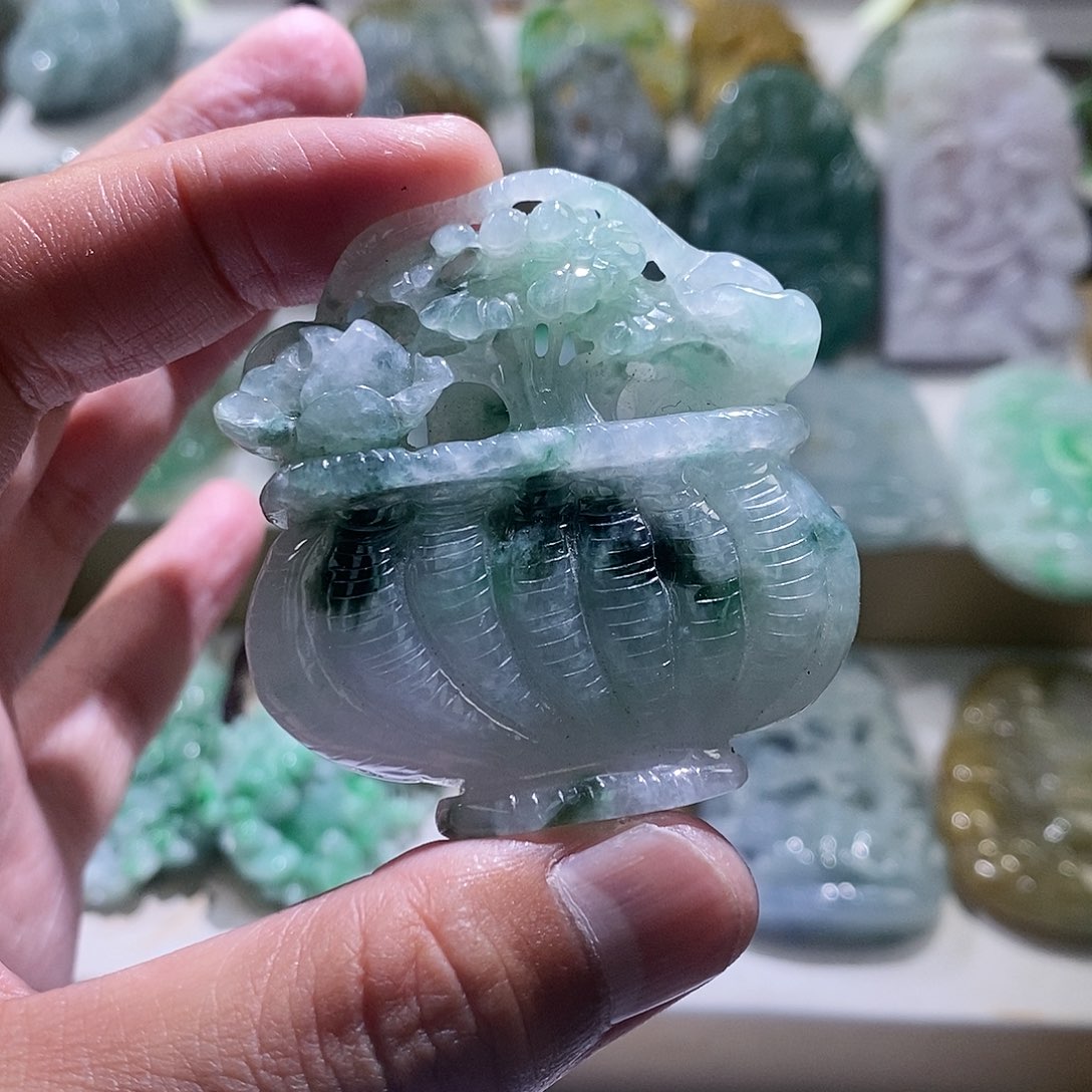 【闪购商品】翡翠颈饰未镶嵌花篮