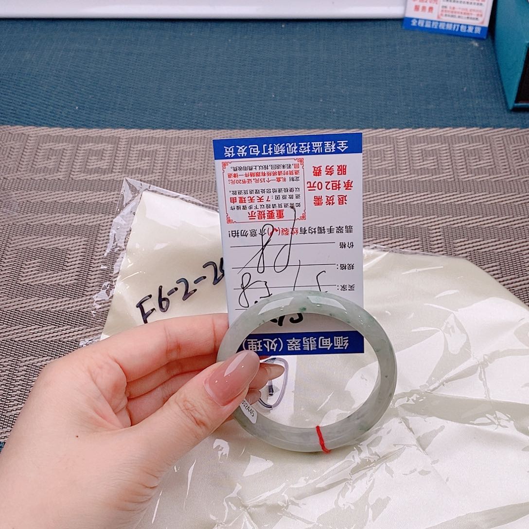 翡翠手镯以实物为准微包容s121