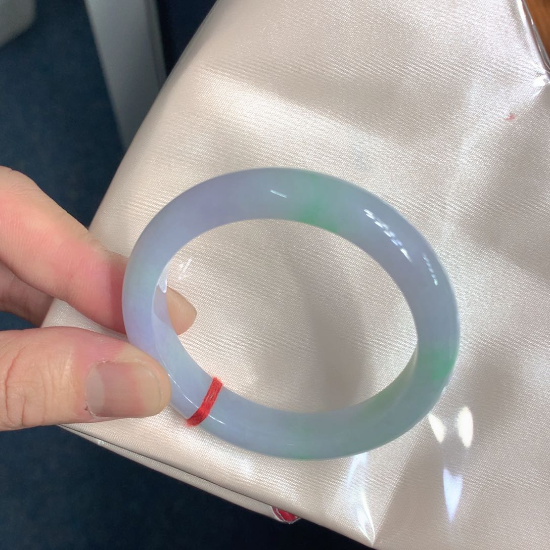 翡翠手镯未镶嵌翡翠