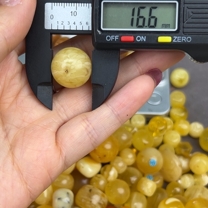 琥珀裸石未镶嵌微瑕42