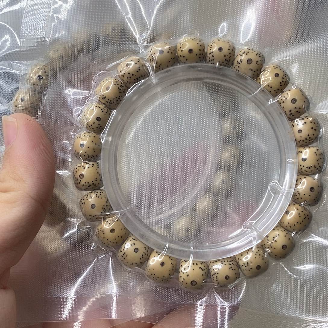 星月菩提吊坠鸡油黄大留白单圈109