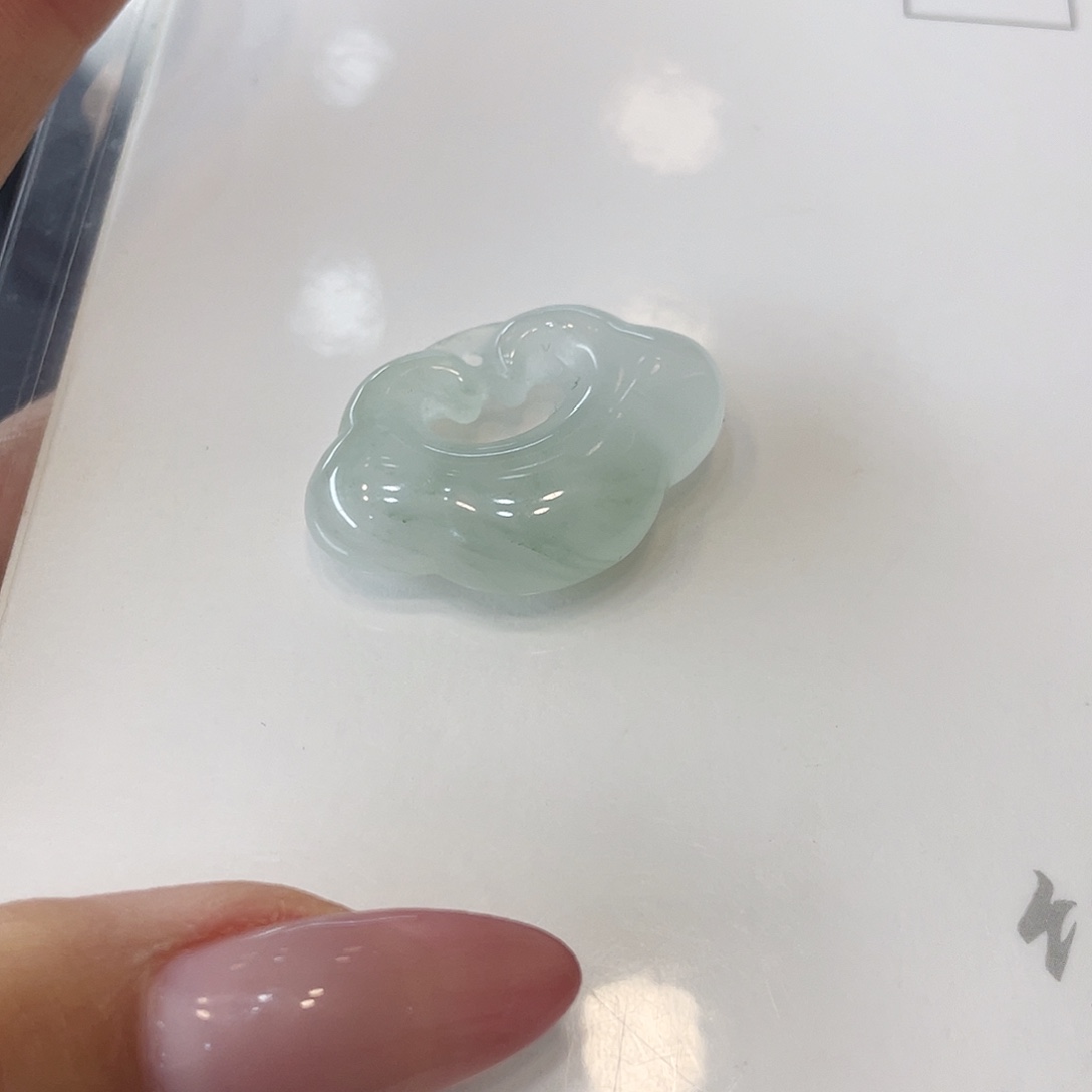 小***宁石英质玉未镶嵌手镯