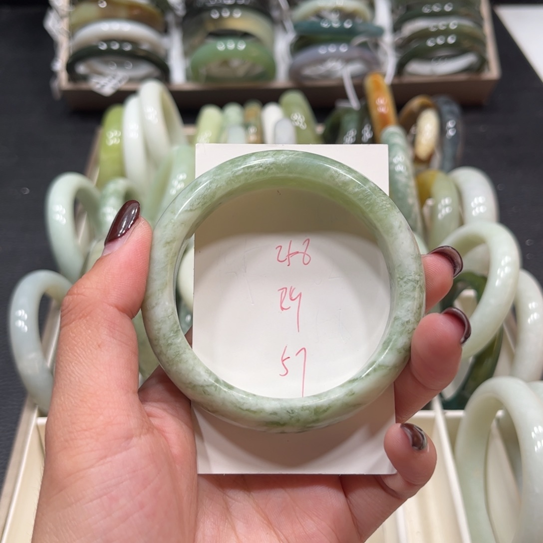 蛇纹石玉未镶嵌手镯