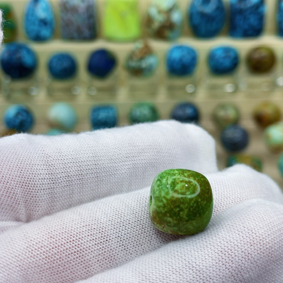 未镶嵌绿松石颈饰