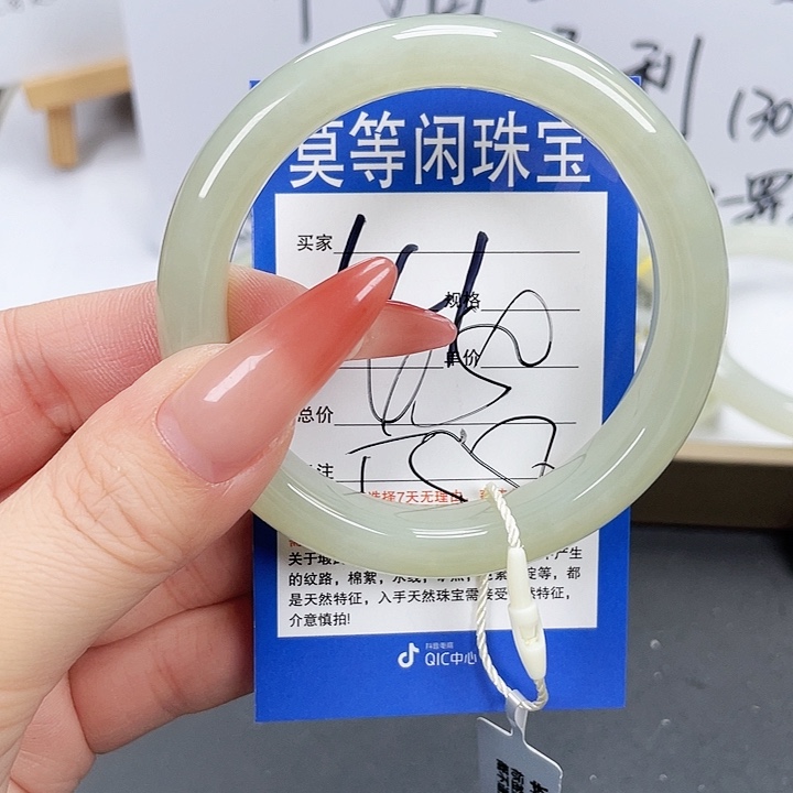 和田玉手镯未镶嵌