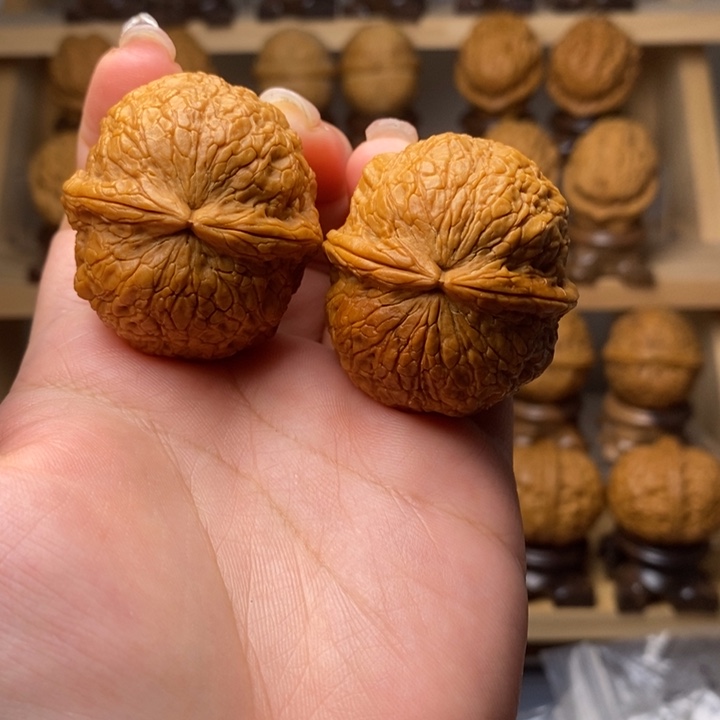 文玩核桃吊坠40金丝绣球Y06