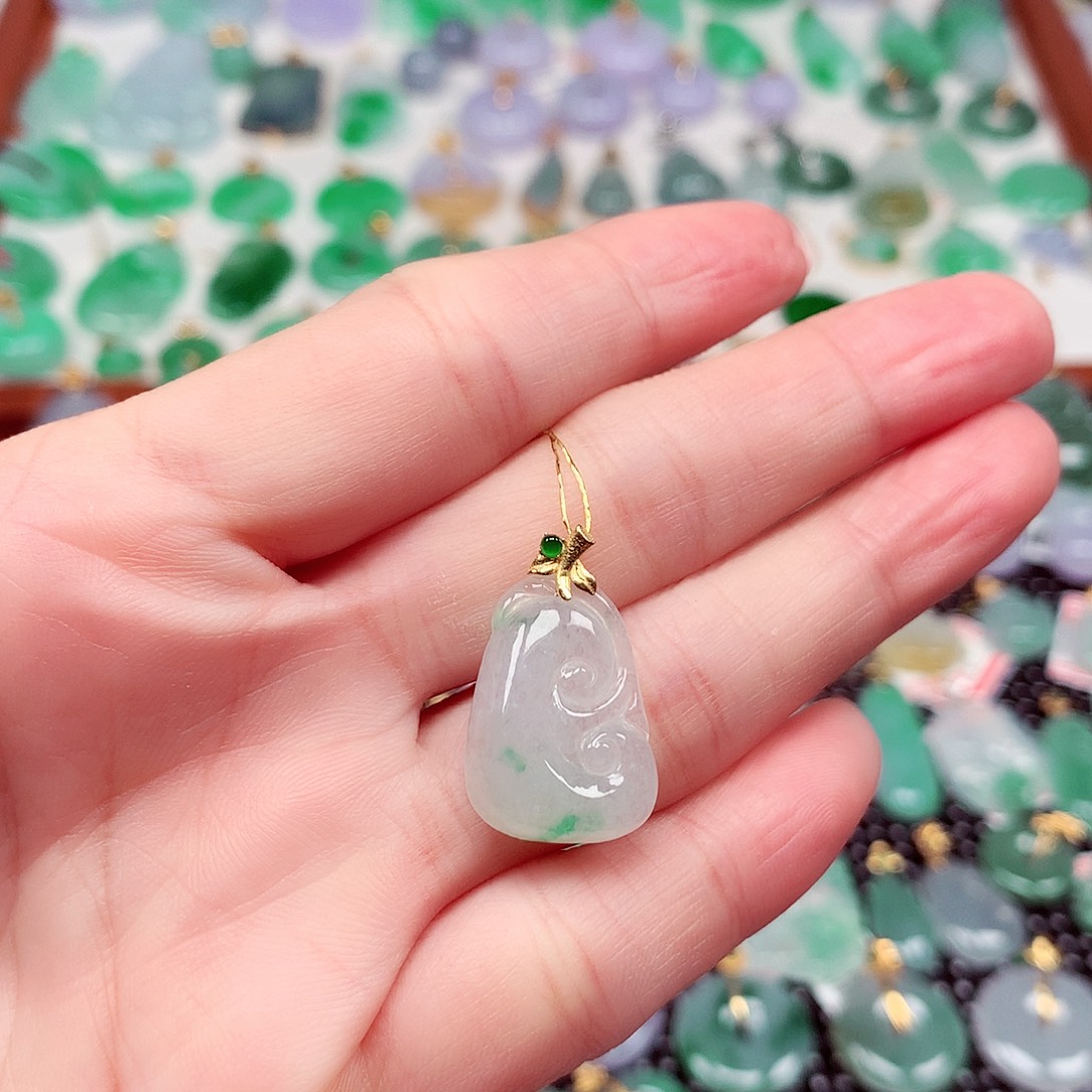 翡翠18K金镶嵌颈饰