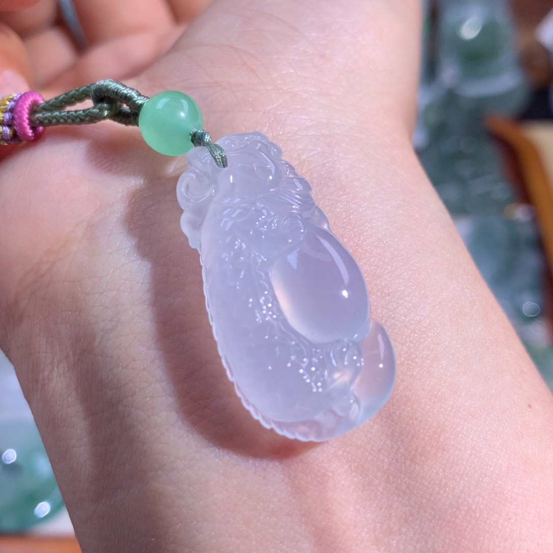 翡翠颈饰未镶嵌龙抱珠