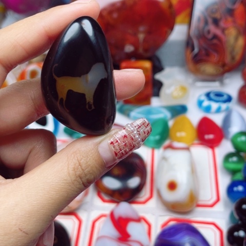 玛瑙/玉髓耳饰未镶嵌刘****。