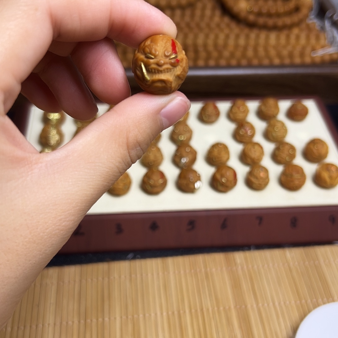 吊坠猴头核桃全品镶嵌单颗红疤夜叉