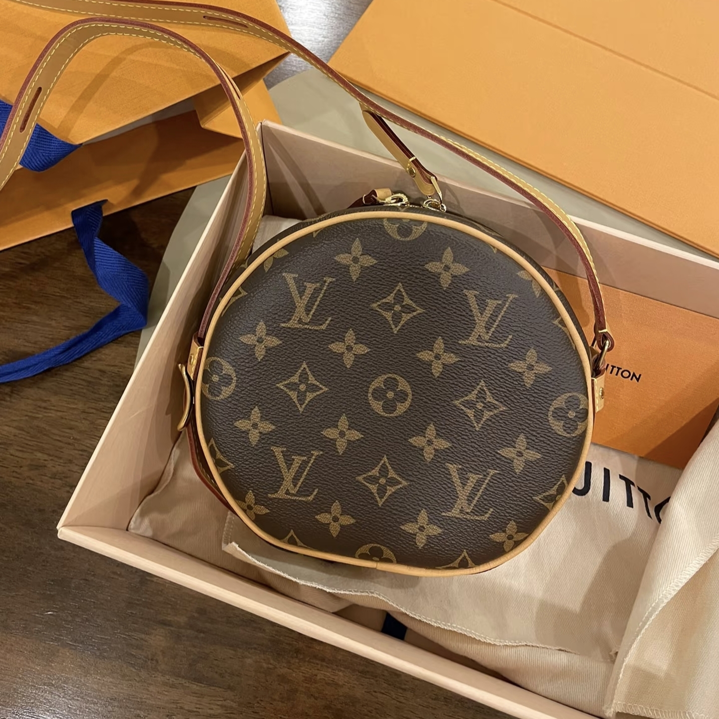 99新 LouisVuitton/路易威登 蔚蓝/专场 老花 小号 软圆饼 单肩包