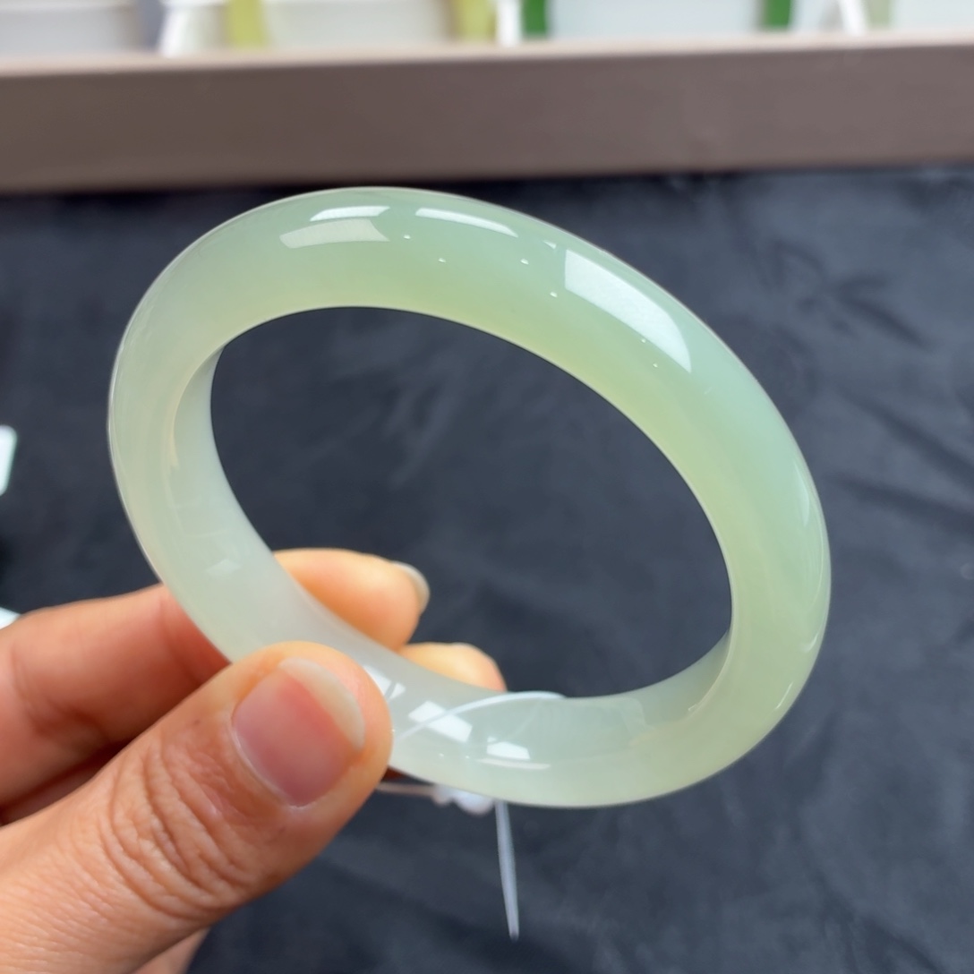 和田玉未镶嵌手镯高冰晴绿52圈