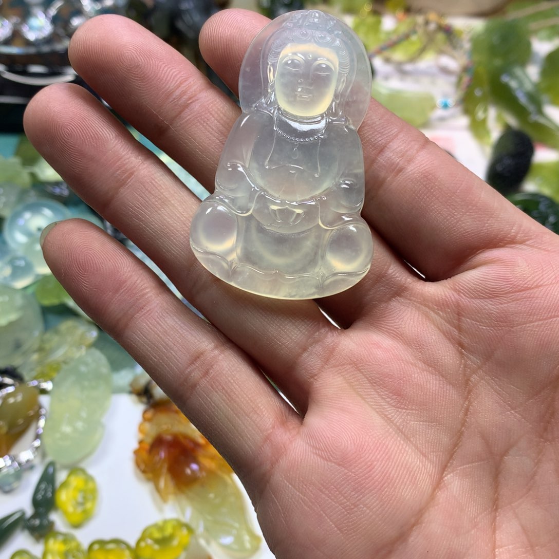 岫玉颈饰未镶嵌观音