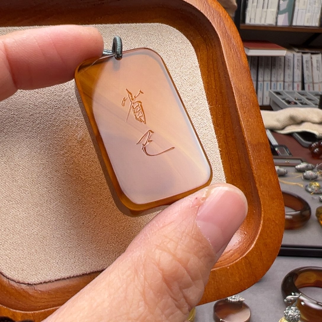 琥珀颈饰未镶嵌省已