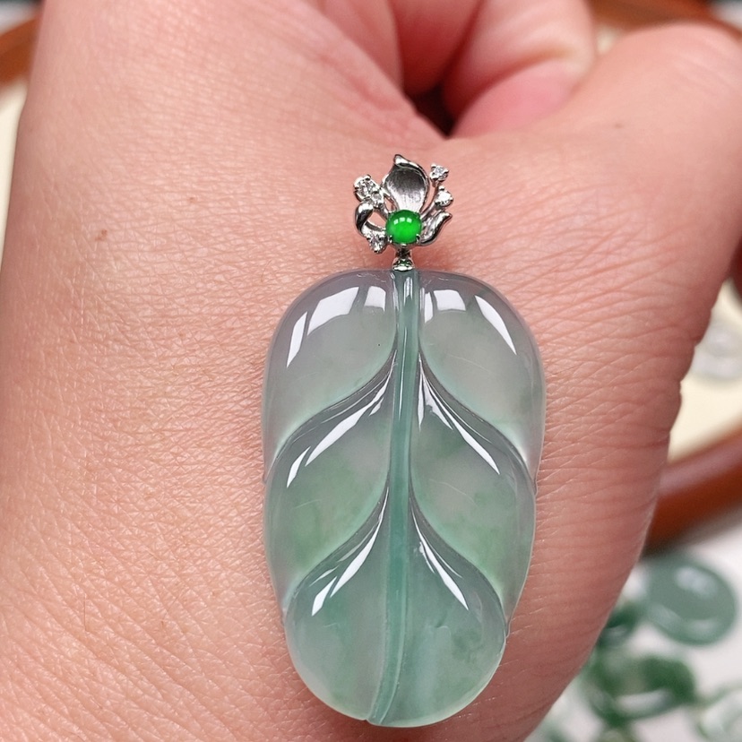 【闪购商品】翡翠吊坠(不含链)18K金镶嵌