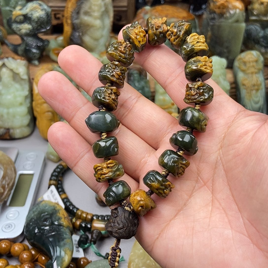 岫岩河磨玉（透闪石质玉）手持未镶嵌一****猪