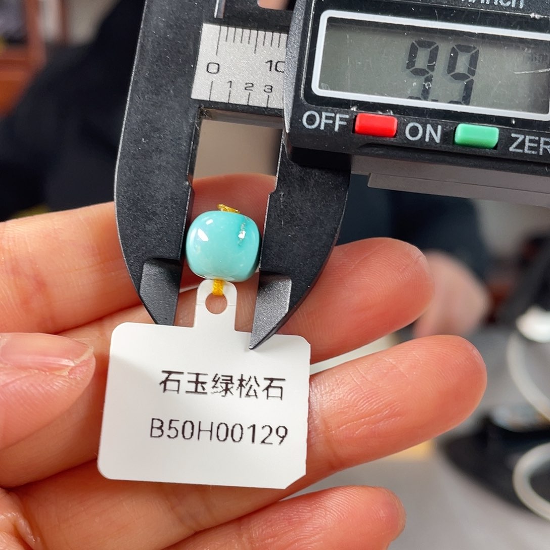 绿松石颈饰未镶嵌