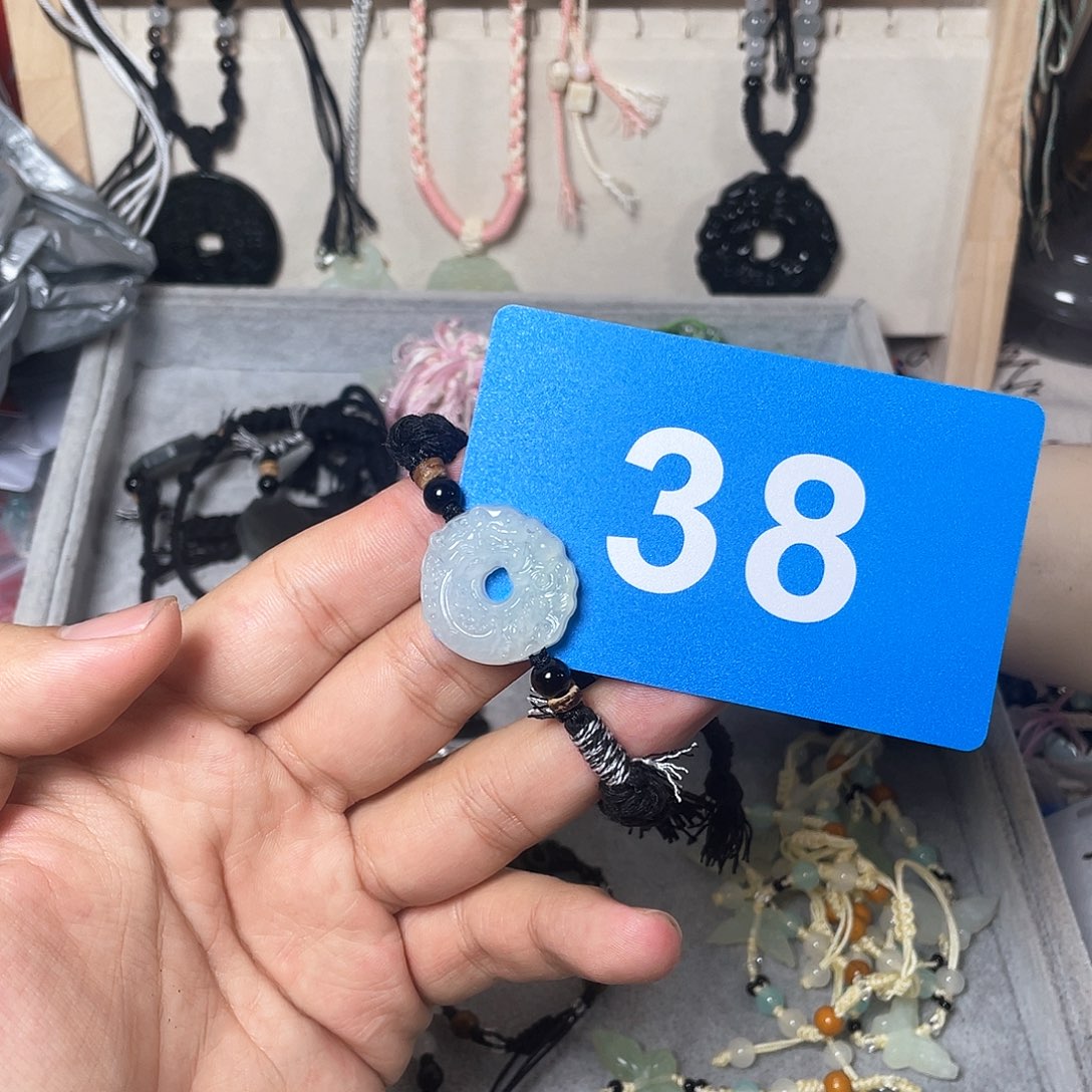 蛇纹石玉颈饰合金