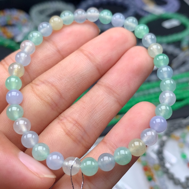 翡翠手镯未镶嵌卡