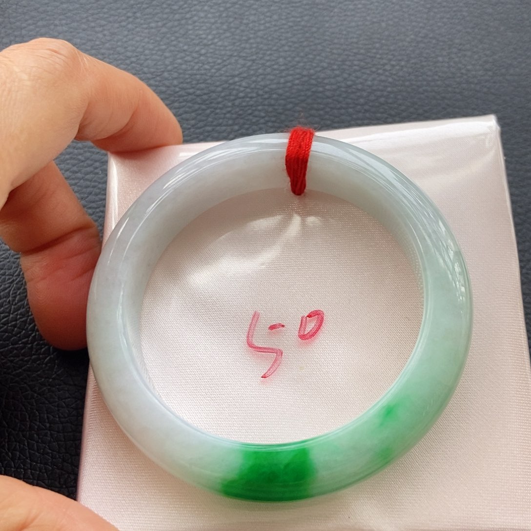 翡翠手镯未镶嵌6白底青一抹绿6