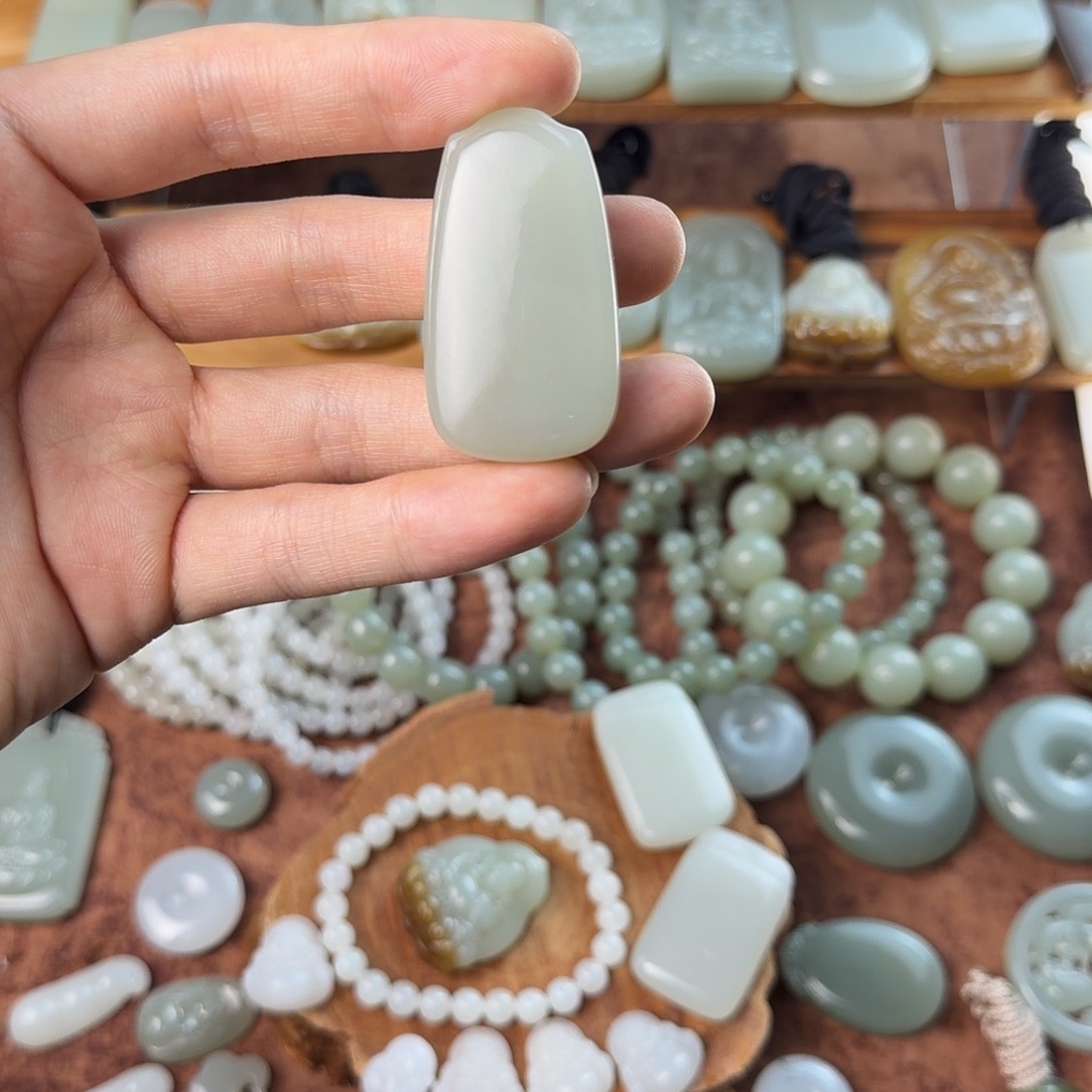 和田玉未镶嵌颈饰