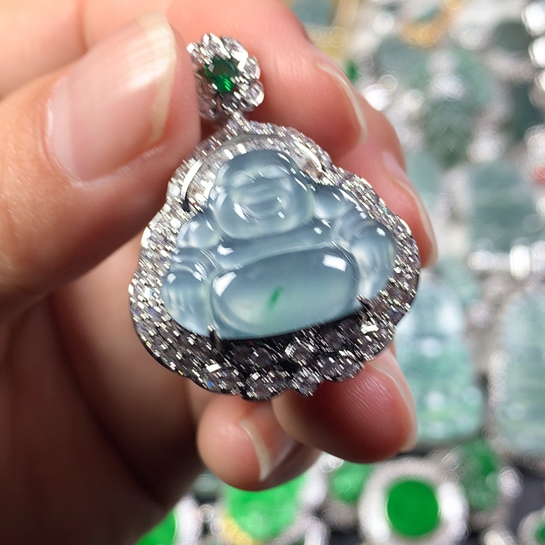 翡翠未镶嵌颈饰佛