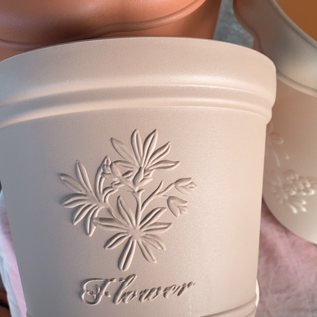 5个22.6口浅色浮雕无托伊特（22.6×19.5）