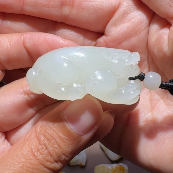 开***布和田玉未镶嵌颈饰