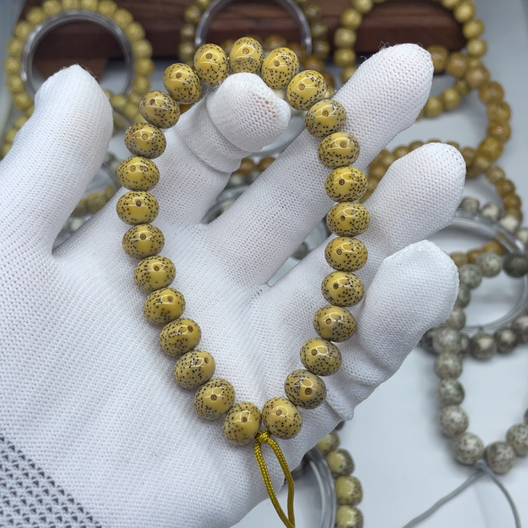 星月菩提手串10×9鸡油黄手持A15