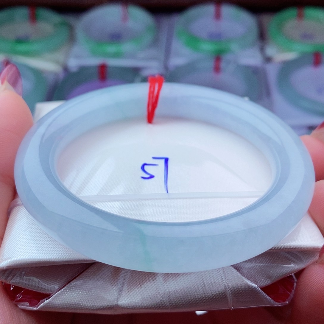 翡翠手镯未镶嵌冰透蓝紫底带金丝绿圆条