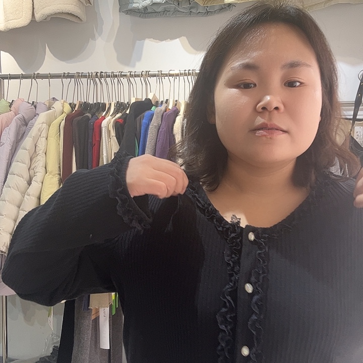 黑色打底小衫好看的