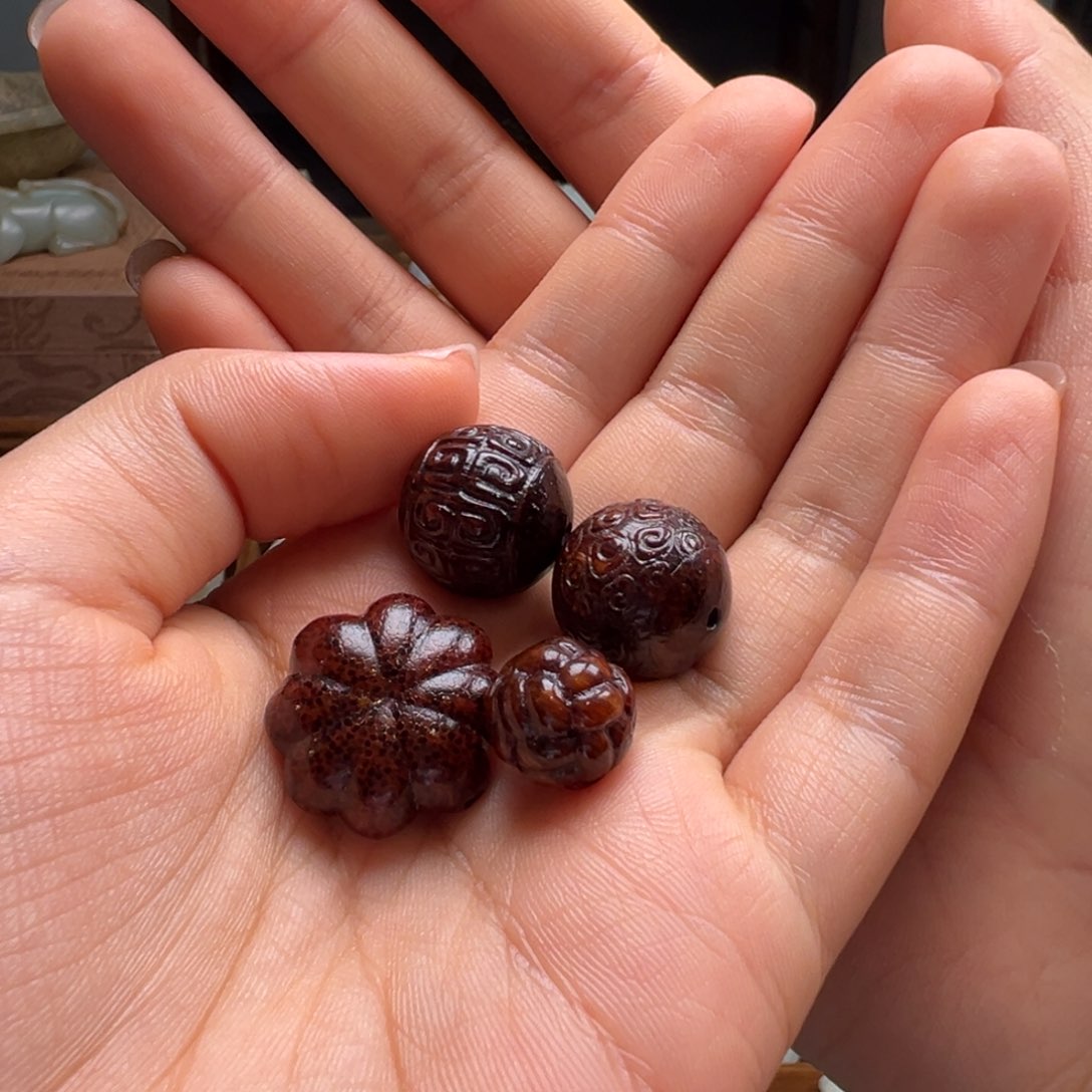 和田玉未镶嵌挂件鉴****）