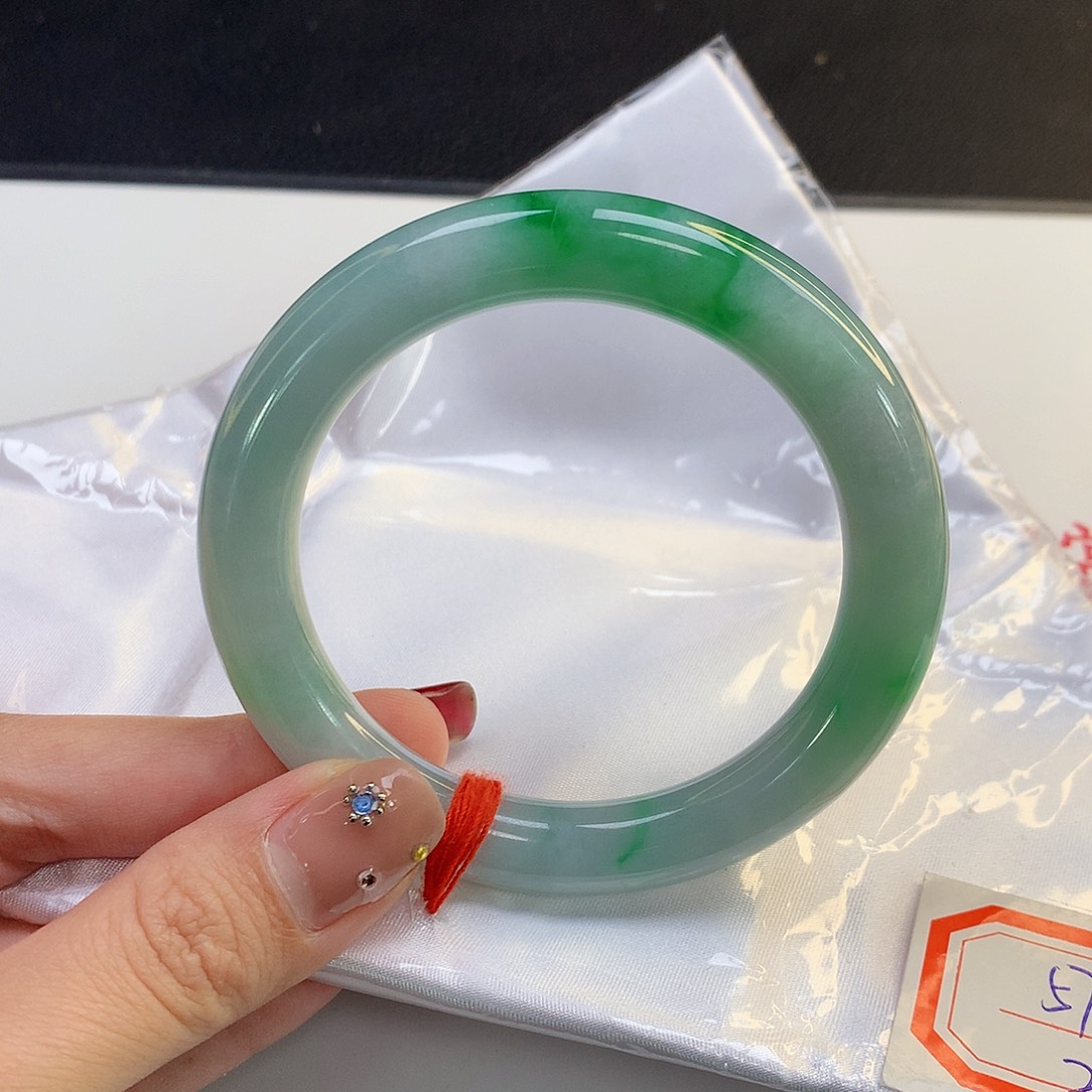 翡翠手镯未镶嵌天然翡翠A货214