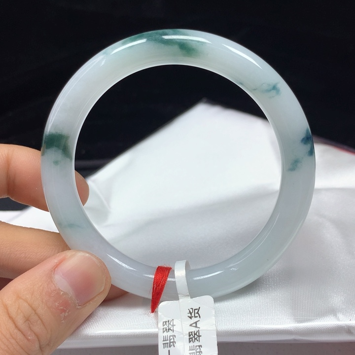 翡翠手镯（圆镯）未镶嵌55.2