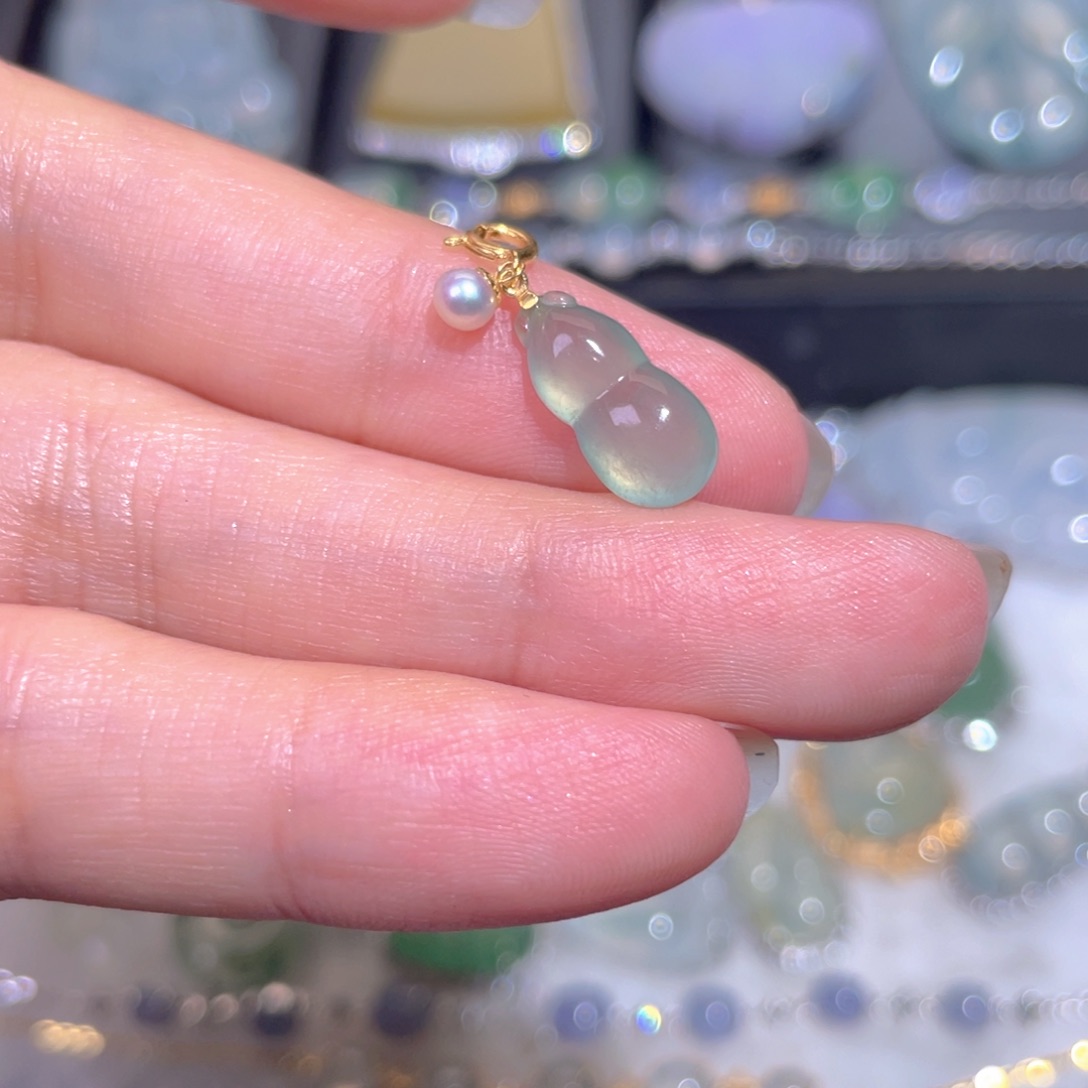 翡翠18K金镶嵌颈饰翡翠