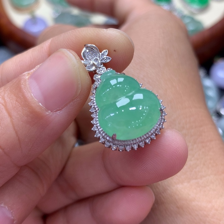 翡翠吊坠(不含链)18K金镶嵌