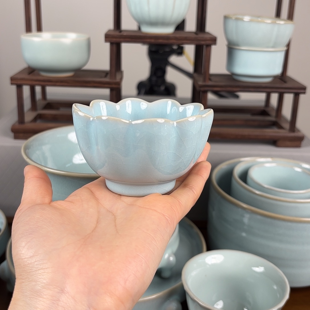 摆件天青釉小号莲花杯