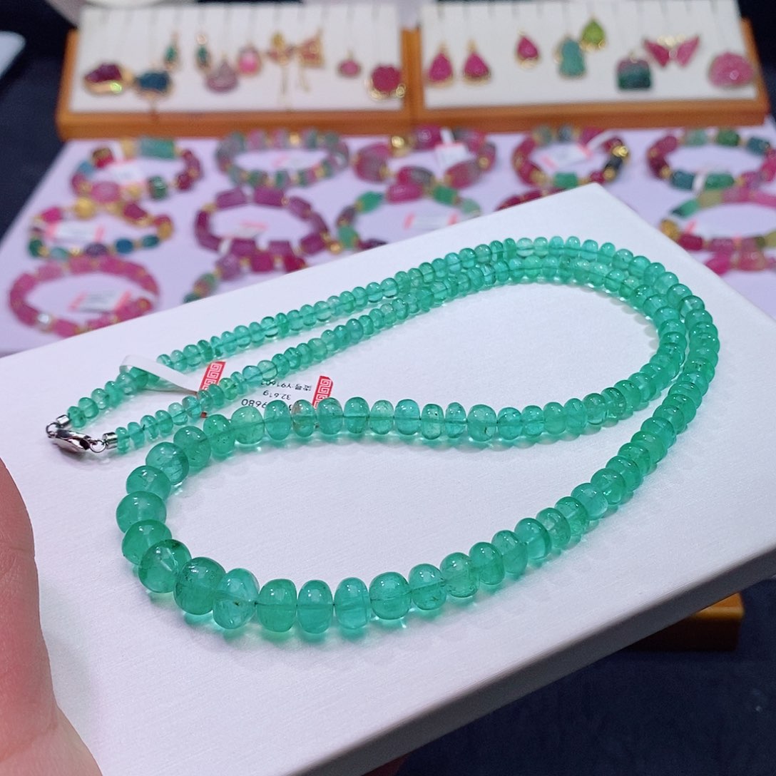 祖母绿祖母绿18K金镶嵌项链