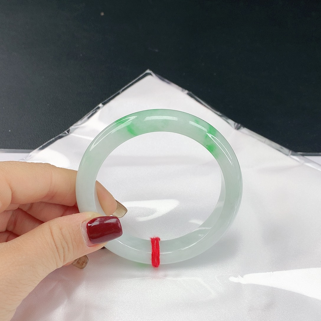 翡翠手镯未镶嵌翡翠099