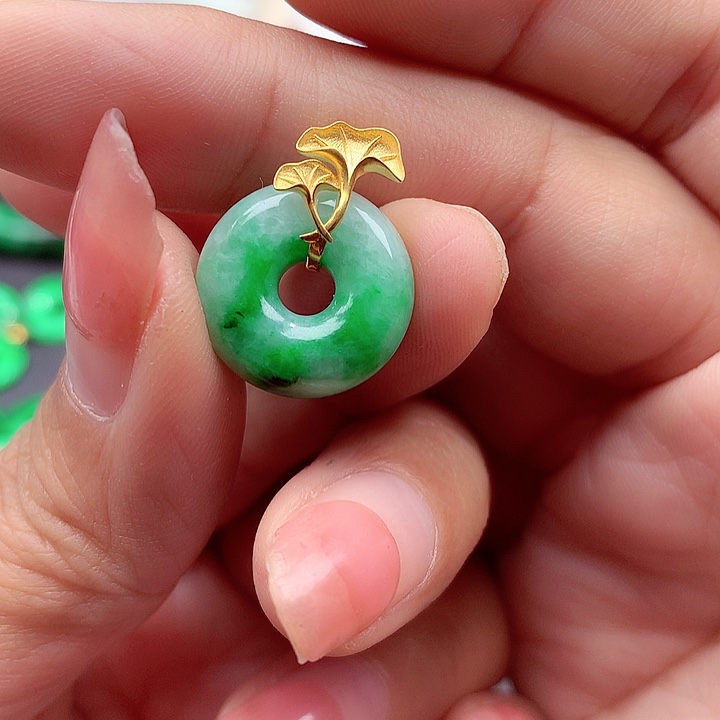 翡翠颈饰18K金镶嵌翡翠