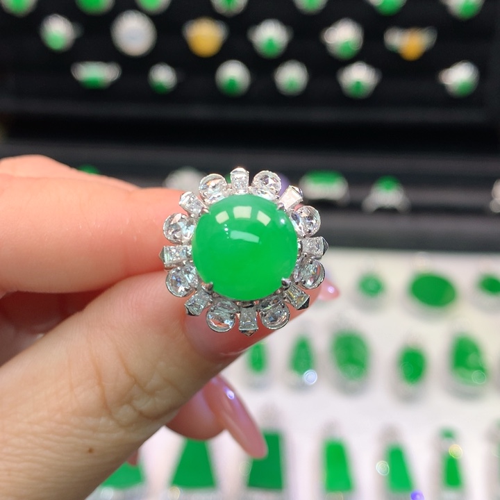 翡翠吊坠(不含链)18K金镶嵌?***。