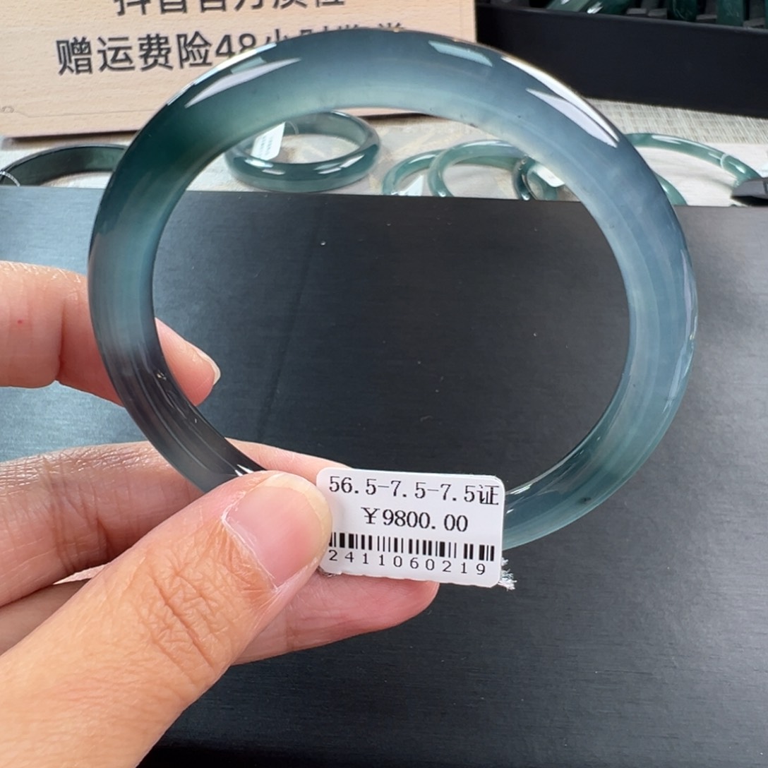 翡翠手镯未镶嵌荞*手镯