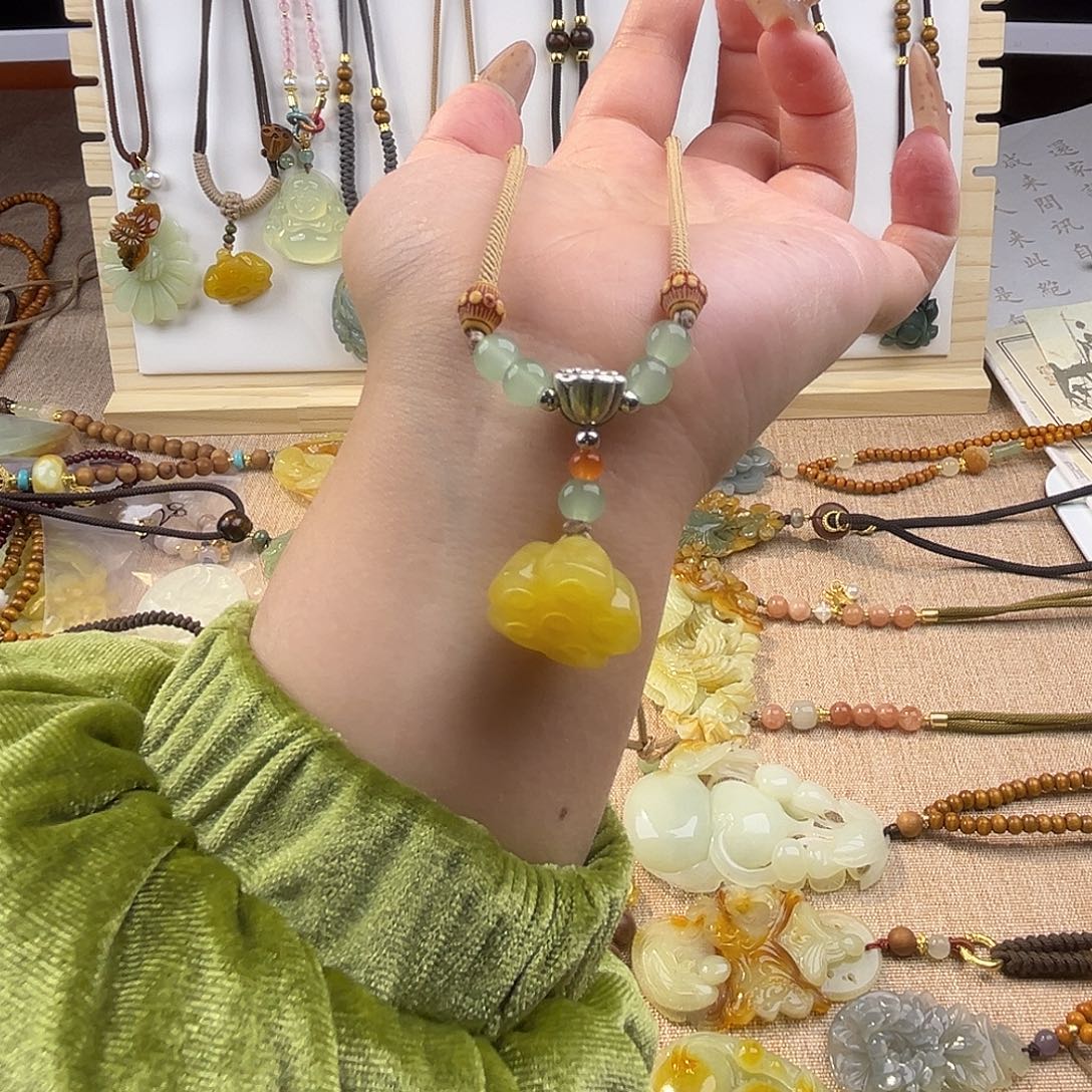 蛇纹石玉合金颈饰