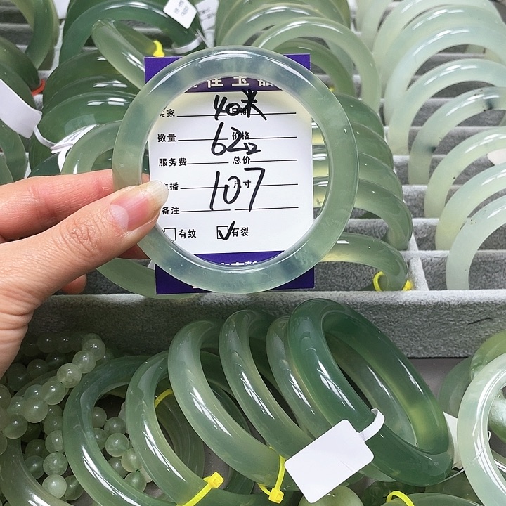 蛇纹石玉手镯未镶嵌