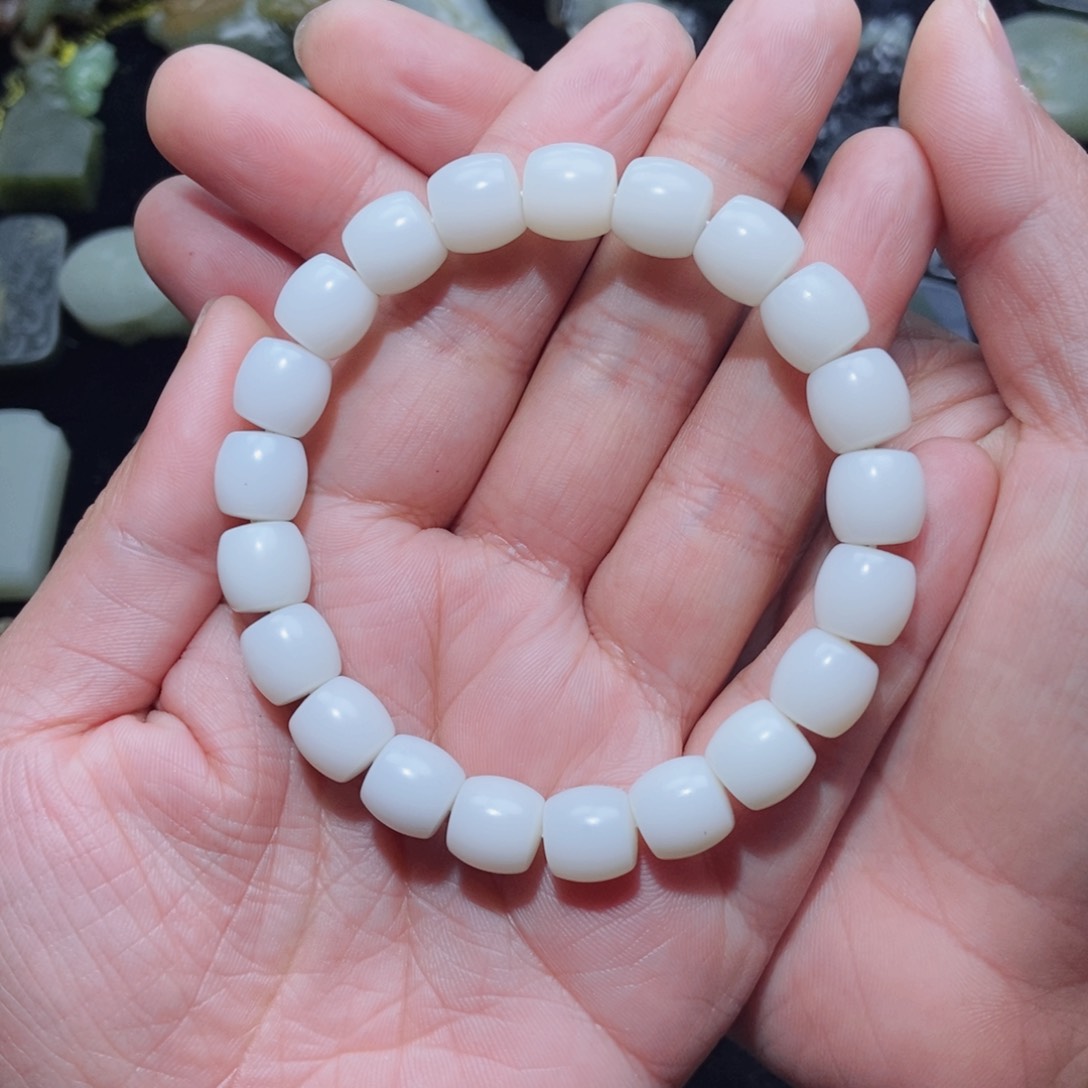 和田玉颈饰未镶嵌小*松定制