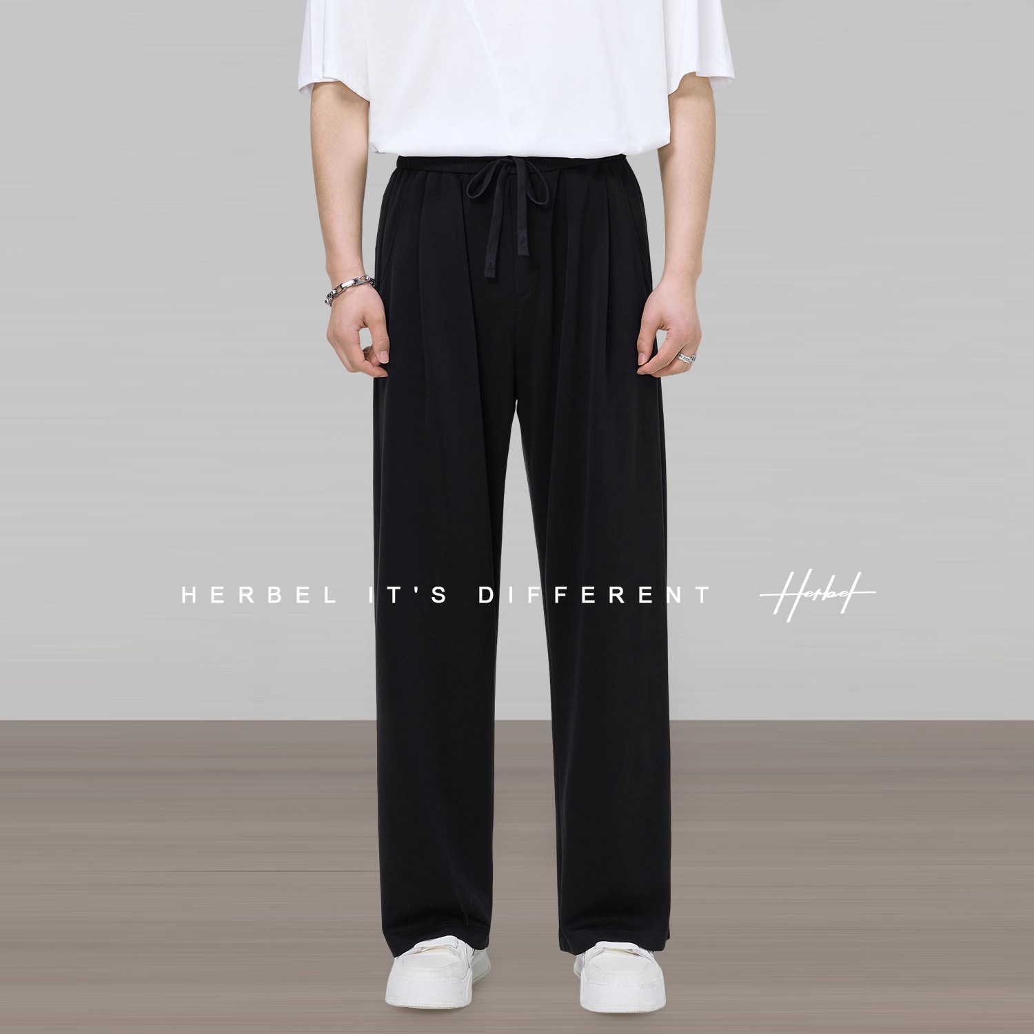 HERBEL/黑白夏季新品设计款男士极简风透气凉感休闲垂感直筒长裤