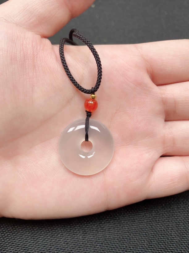 天然玛瑙玉髓吊坠平安扣高冰男女款配绳多样性发货 