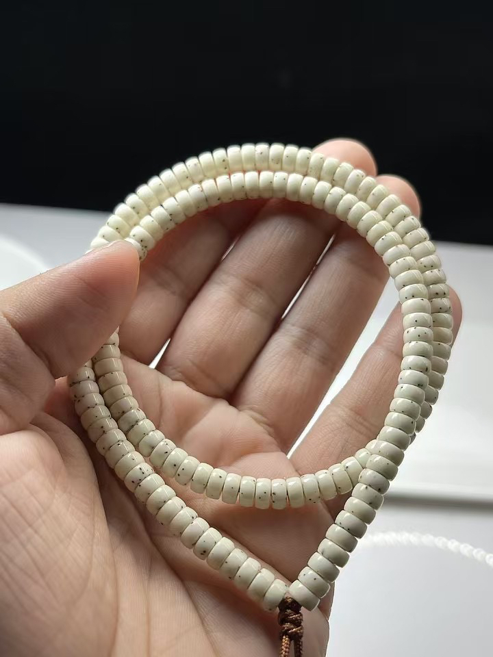 孤品级6x3尺寸药片珠石玉料孤品级瓷白润透海南料星月菩提直播